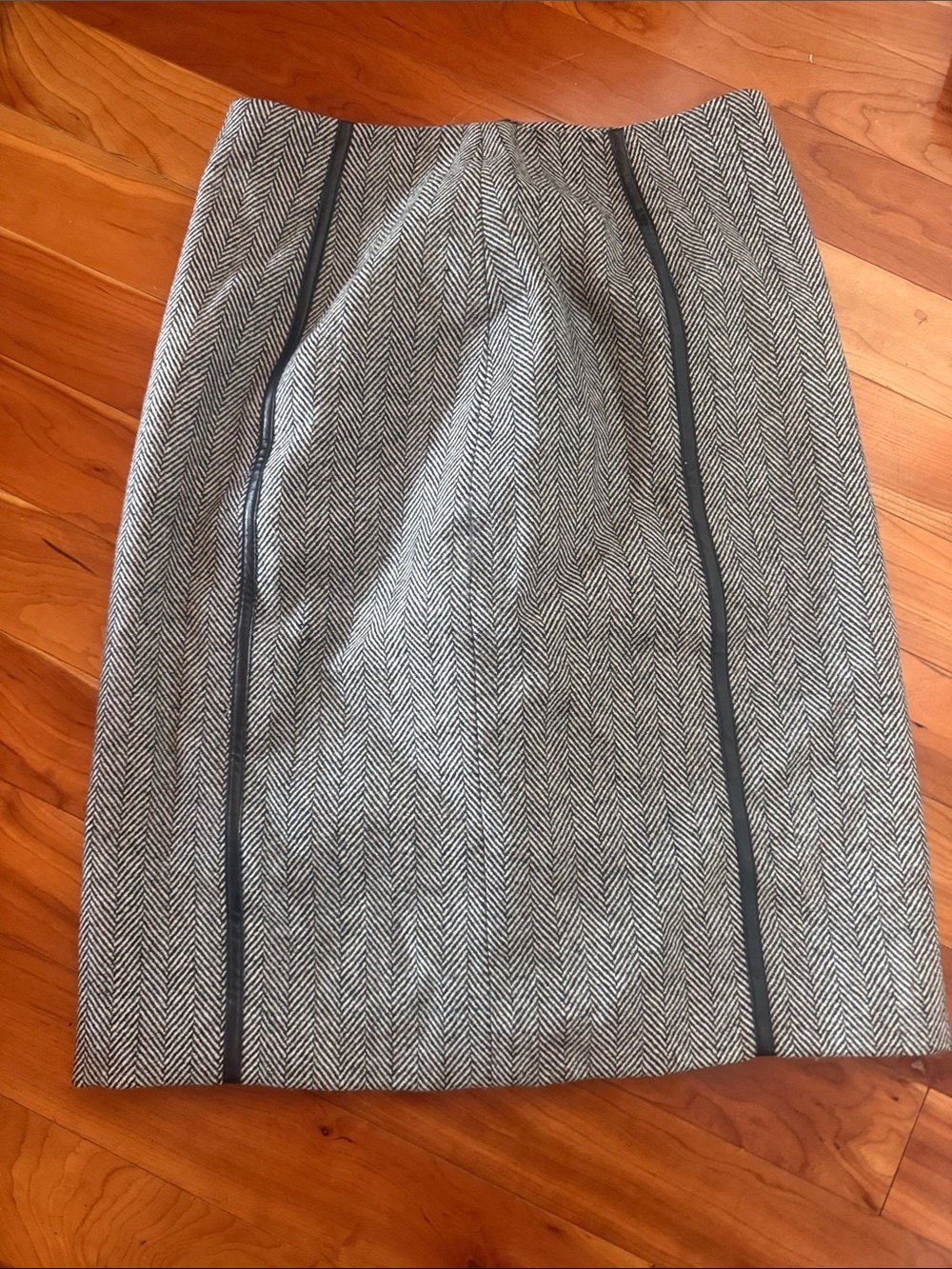 WilliSmith Classic Herringbone Pencil Skirt in Black and White